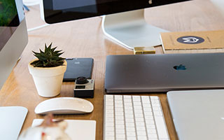 亚马尔穿曼联复古球衣引热议，球迷狂想转会可能